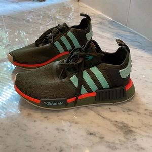 Like new addidas sneakers